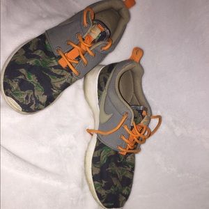 NIKE ROSHE RUNNING SHOES 👟